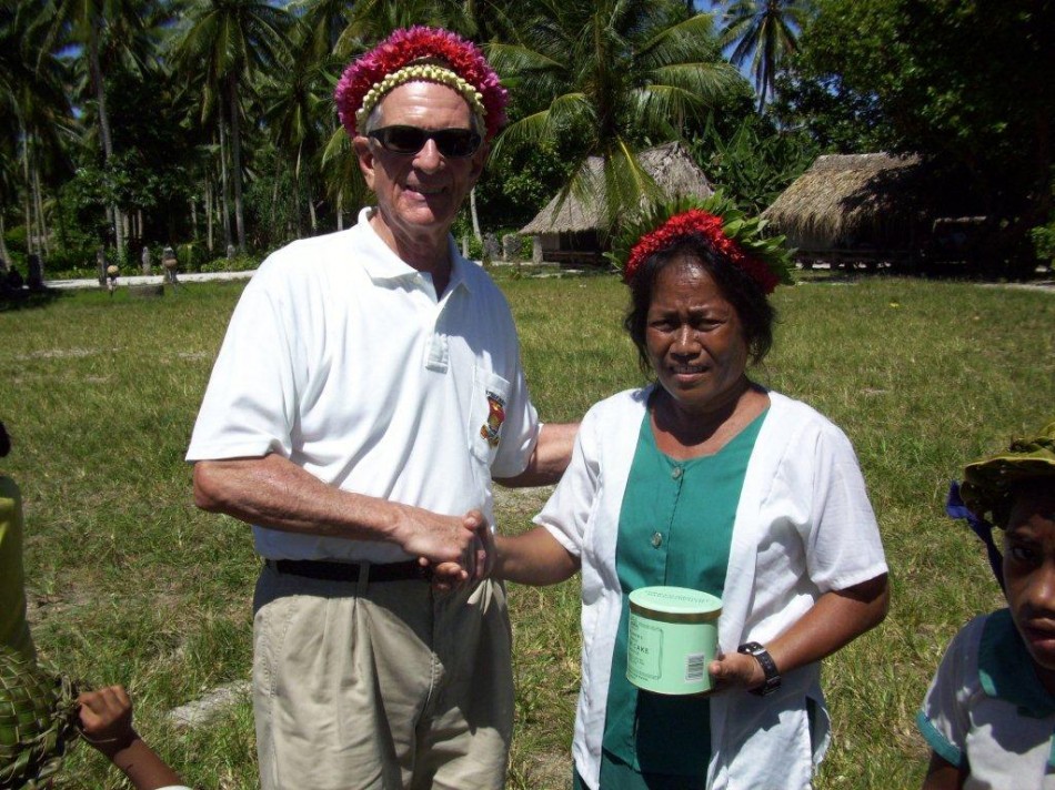 Presenting gift of tobacco to principal of elementary school at ...